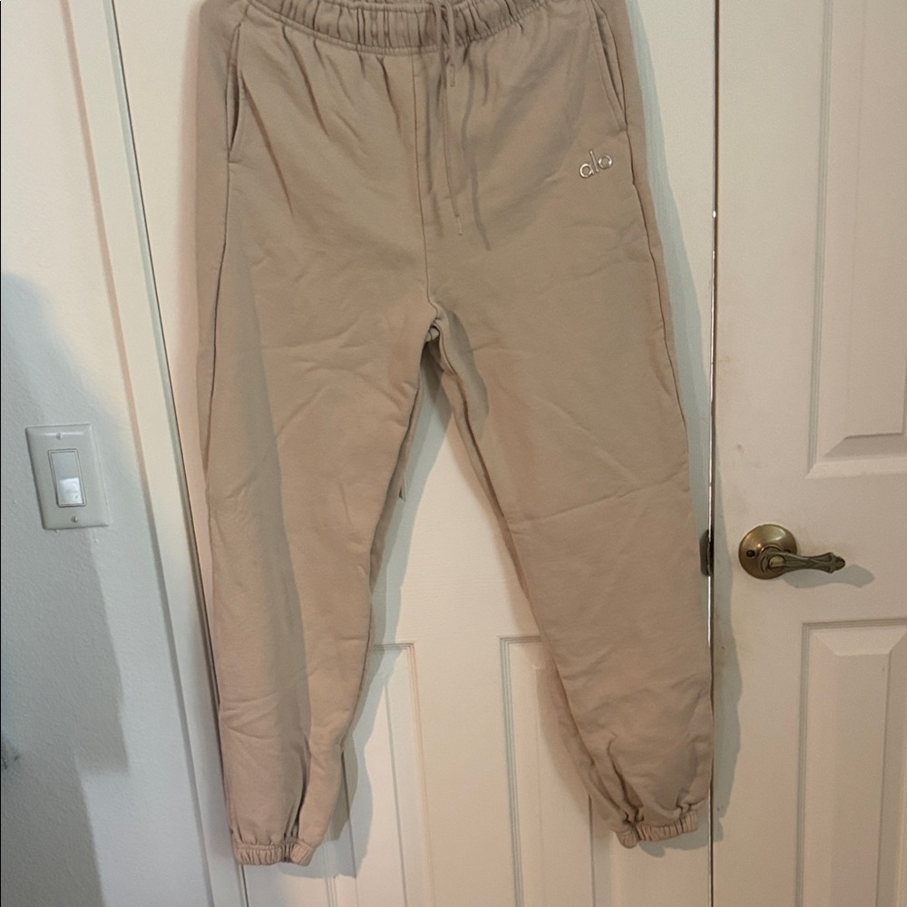 ALO Yoga Men's Camel Joggers - Picture 3 of 6